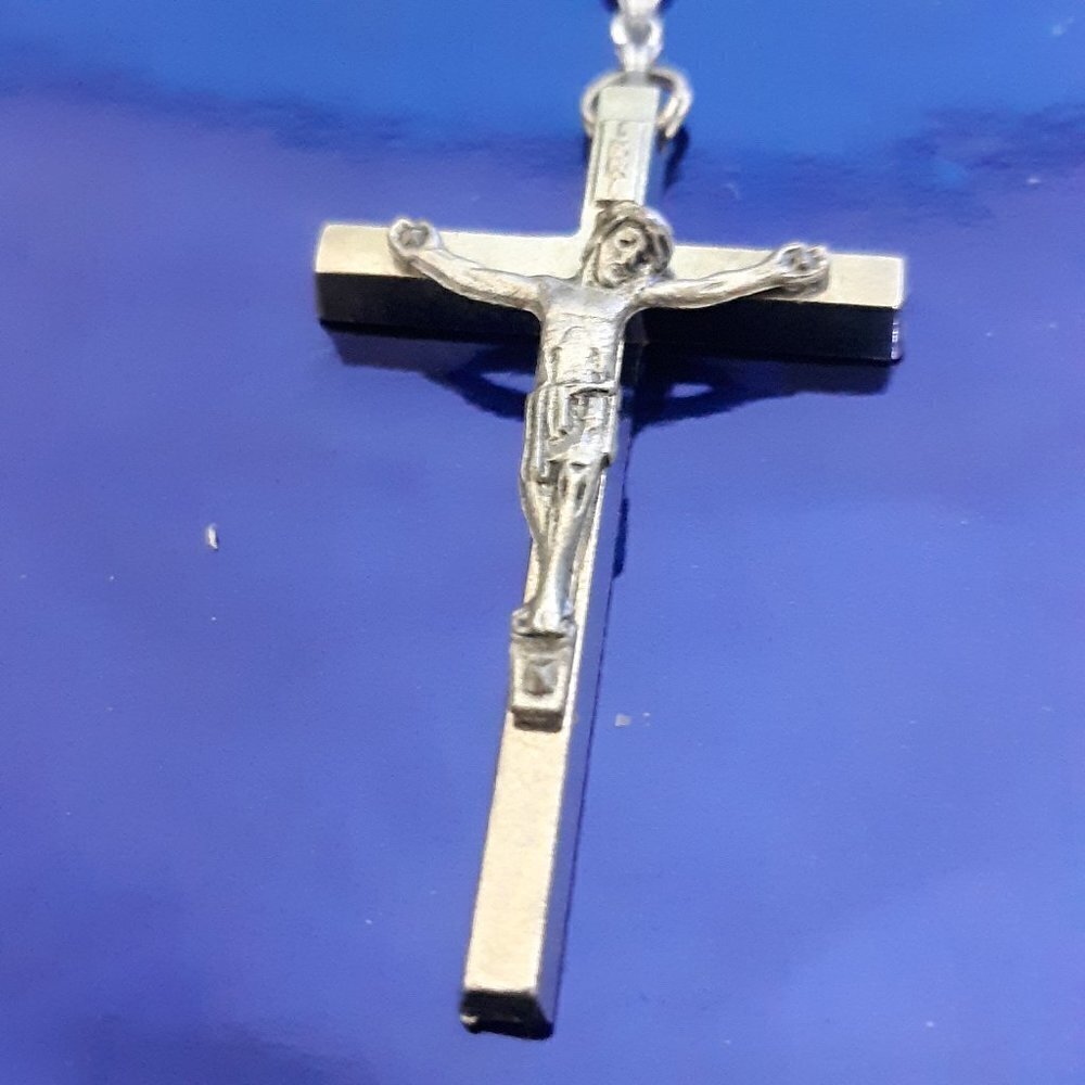 ROSARY CHAIN LENGTH TOTAL 17IN. BLACK BEADS SILVER